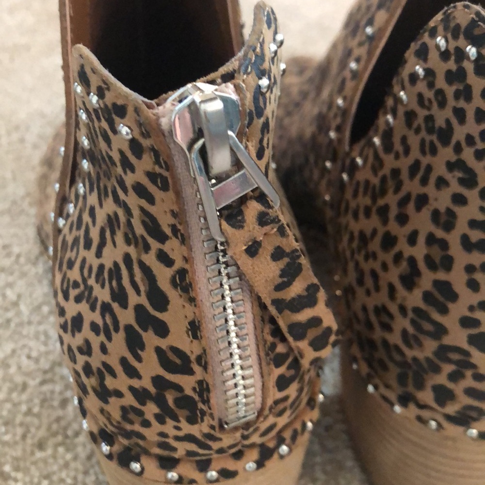 Dolce Vita Leopard Print Booties - Picture 7 of 14
